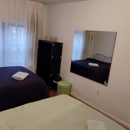 Spacious Room For 4 People In Williamsburg ! Нью-Йорк Екстер'єр фото
