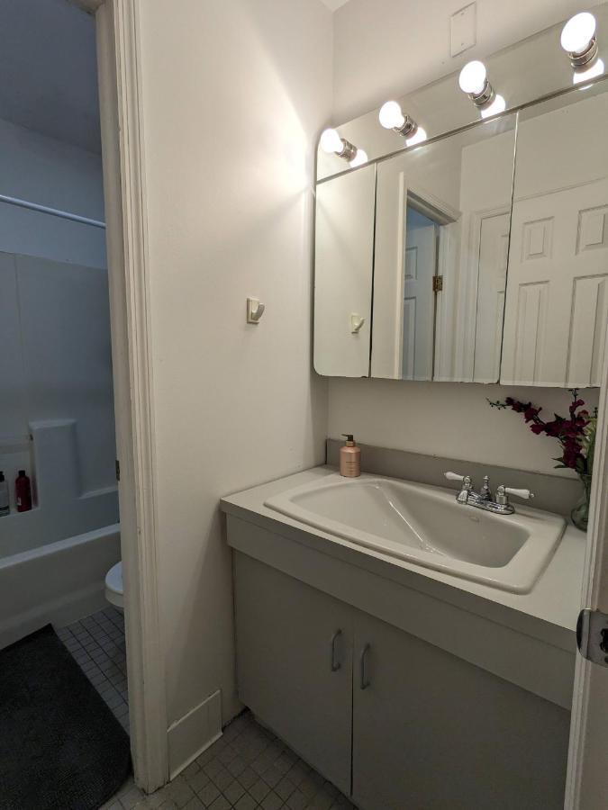 Spacious Room For 4 People In Williamsburg ! Нью-Йорк Екстер'єр фото